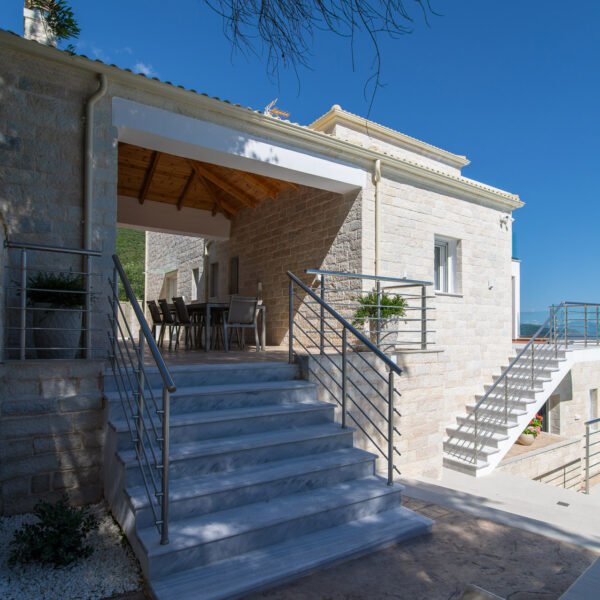 Outdoor kitchen area
